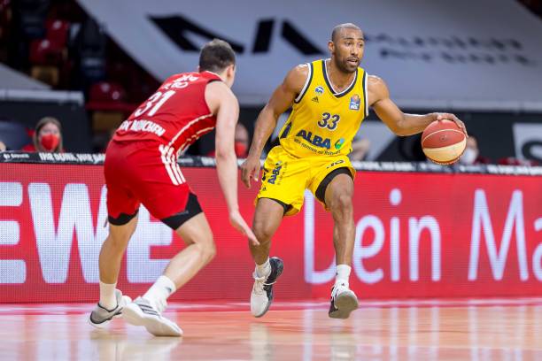 他们利用两 他们利用两