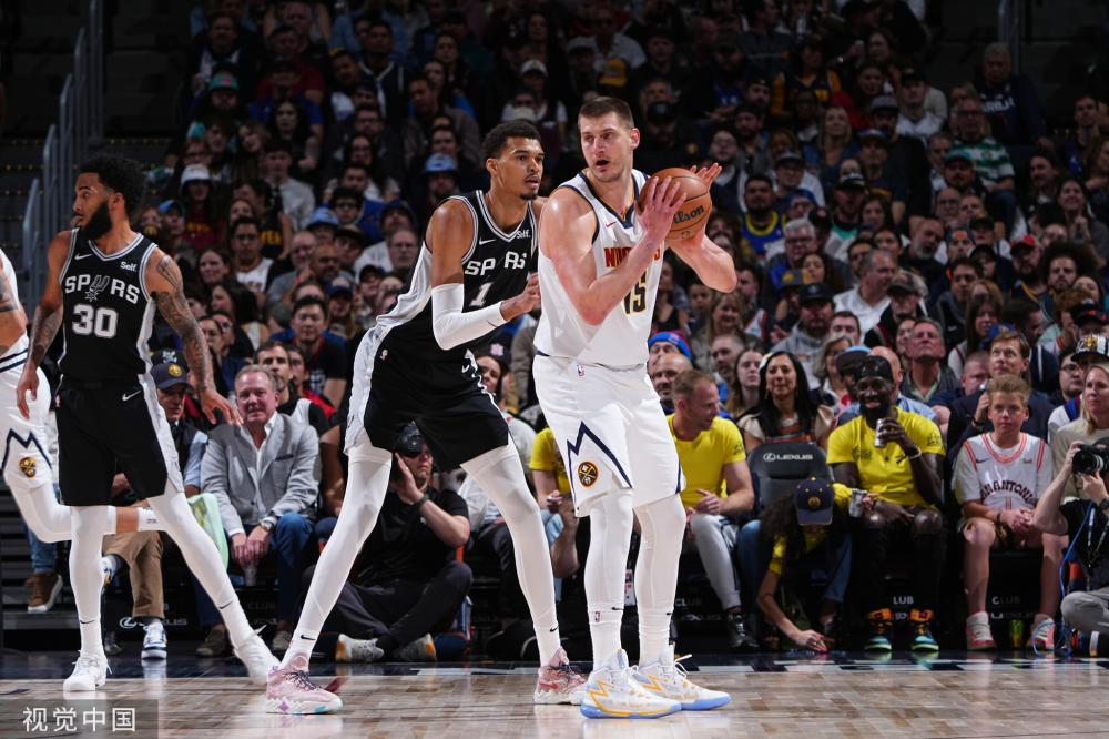 紧随其后的 紧随其后的