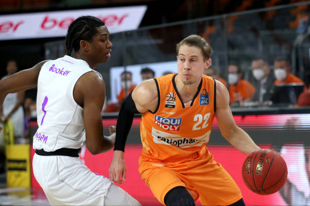 在竞争激烈 在竞争激烈